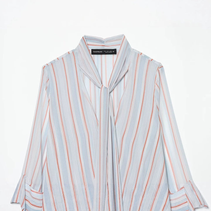 Damen Leichte Chiffonbluse mit Schluppe, Volant-Saum und ausgestellten Trompetenärmeln Echo Archiv