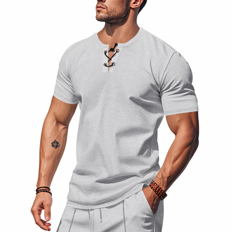 Herren Kurzarm-Henley-T-Shirt mit dekorativem Knopfverschluss Echoarchiv