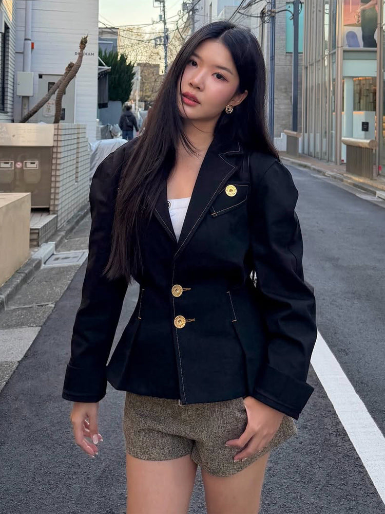 Damen Taillierter Blazer mit dekorativen Ziernähten und goldenen Schmuckknöpfen Echoarchiv