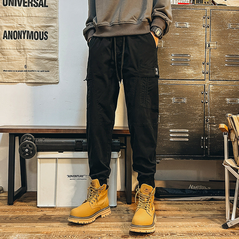 Herren Cargo-Joggerhose mit großen Pattentaschen, elastischem Bund und Gummbündchen – Bravaro
