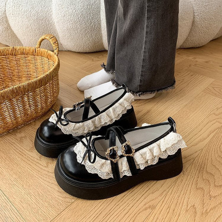 Damen Rüschen Sneakers mit dekorativen Schnallen und robustem Profil Echo Archiv