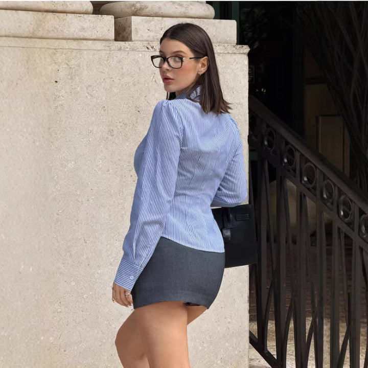 Damen Gestreifte Hemdbluse mit Raffung vorn und extra langen Manschetten Echoarchiv
