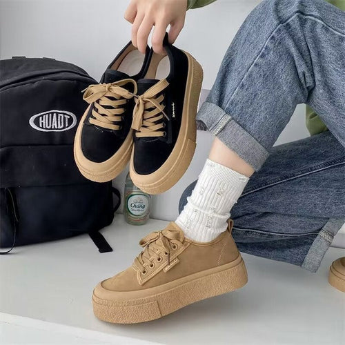 Damen Plattform Sneakers mit luxuriösem Wildleder-Obermaterial und modischem Schnürdesign Echo Archiv