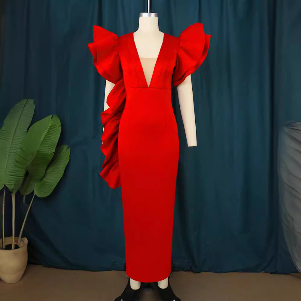 Damen figurumspielendes Abendkleid mit voluminösen Rüschenärmeln Echo Archiv