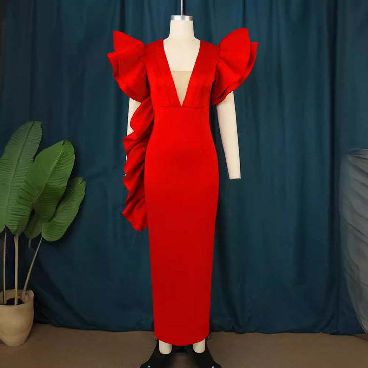 Damen figurumspielendes Abendkleid mit voluminösen Rüschenärmeln Echo Archiv