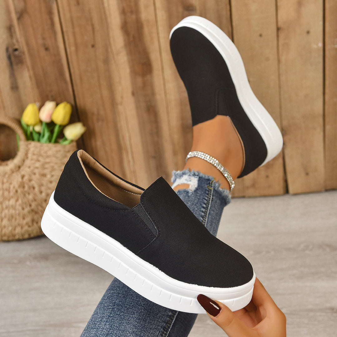 Damen Slip-On Freizeit-Sneaker mit breiter Leichtlauf-Plateausohle weichem Microvelours-Obermaterial und elastischen Seiteneinsätzen Echo Archiv