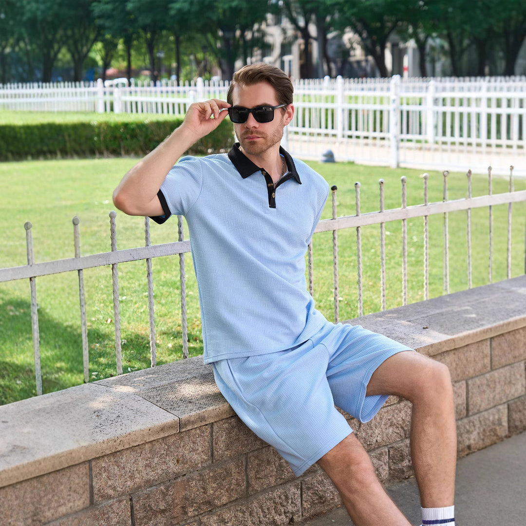 Herren Sportliches Polohemd mit kontrastierenden Details und passenden Shorts Echoarchiv