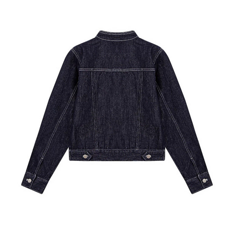 Damen Taillierte Jeansjacke mit Stehkragen, Ziernähten und Metallknopfverschluss Echoarchiv