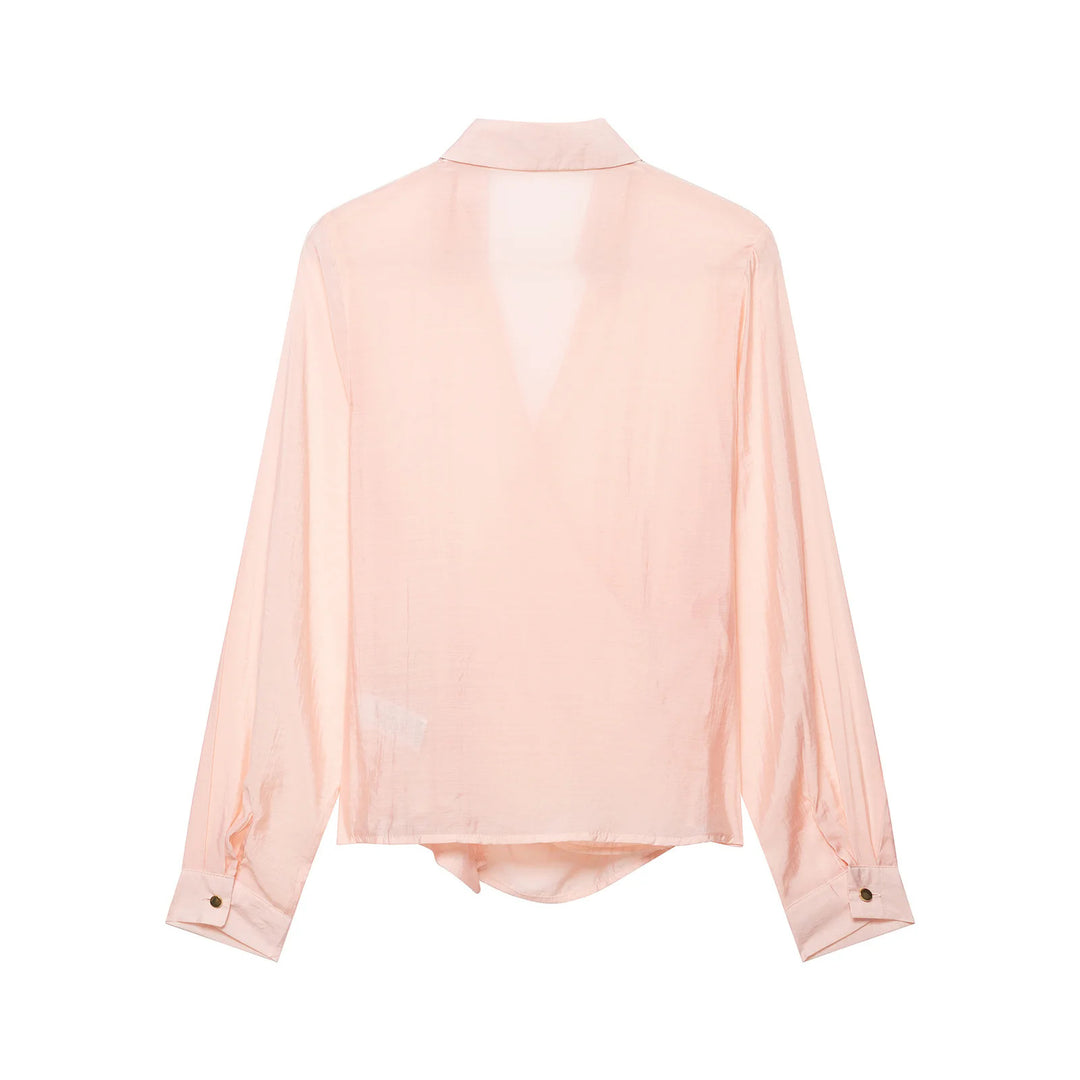 Damen Wickelbluse mit Hemdkragen, fließender Drapierung und dekorativer Herzschließe – Élovi