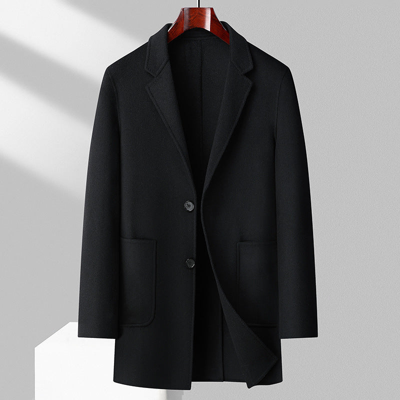 Herren eleganter Wollmantel mit tiefem Kragen und praktischen Taschen Echoarchiv