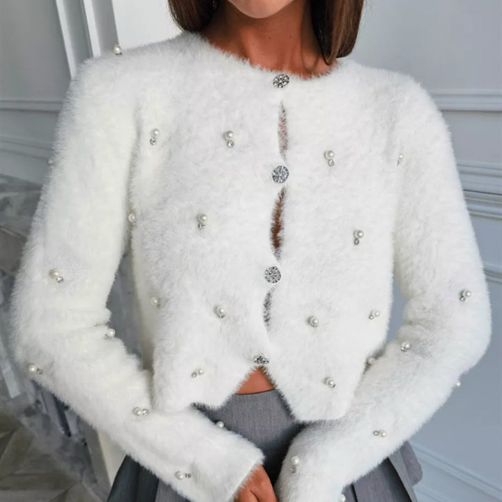 Damen Flauschiger kurzgeschnittener Perlen-Cardigan mit strassbesetzten Schmuckknöpfen – Veloura