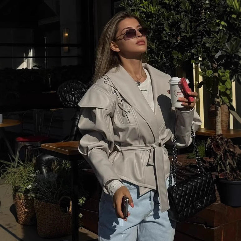 Damen Kurzjacke aus Wildlederoptik mit Wickelgürtel, Schalkragen und Schnürdetail Echo Archiv