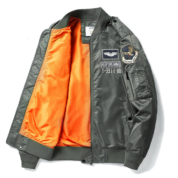 Herren Flight‑Bomberjacke mit Patch‑Applikationen, Ärmel‑Utilitytasche und orangefarbenem Innenfutter – Brevano