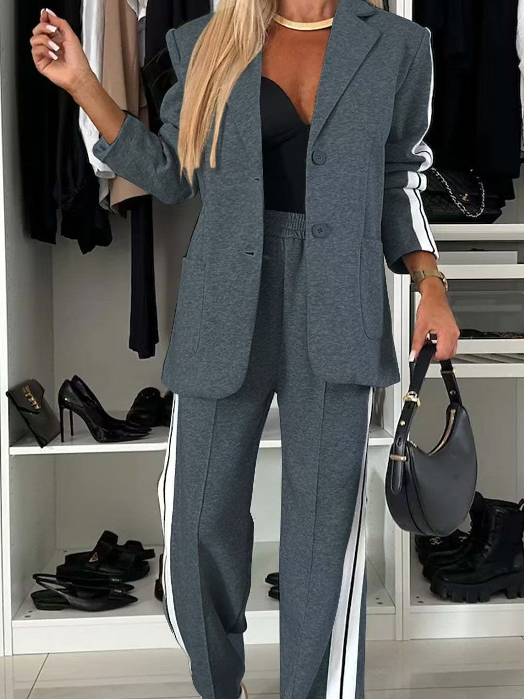 Damen nan elegantes Blazer-Set im Sportchic mit kontrastierenden Seitenstreifen und elastischer Bundhose Echo Archiv