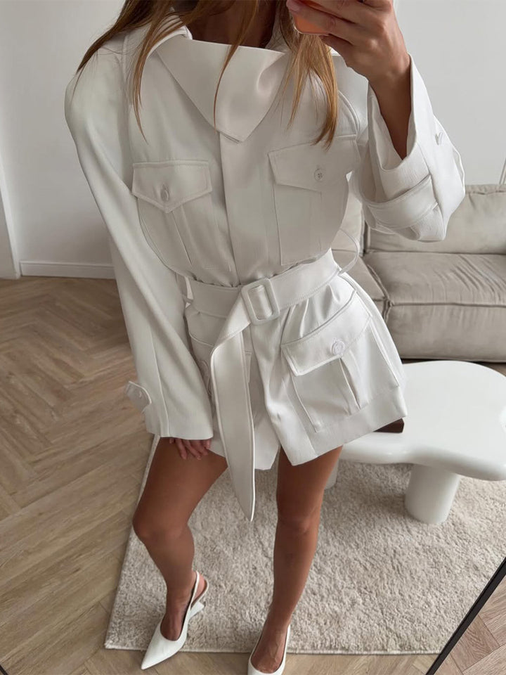 Damen Kurzblusenkleid mit Taillengürtel und aufgesetzten Pattentaschen Echoarchiv