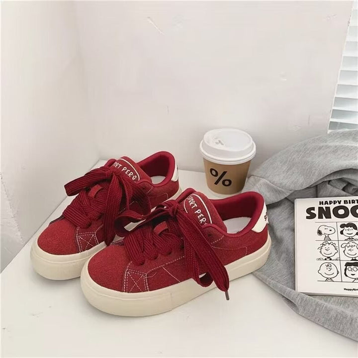 Damen Sportliche Sneakers aus hochwertigem Wildleder mit bequemen Schnürdetails Echo Archiv