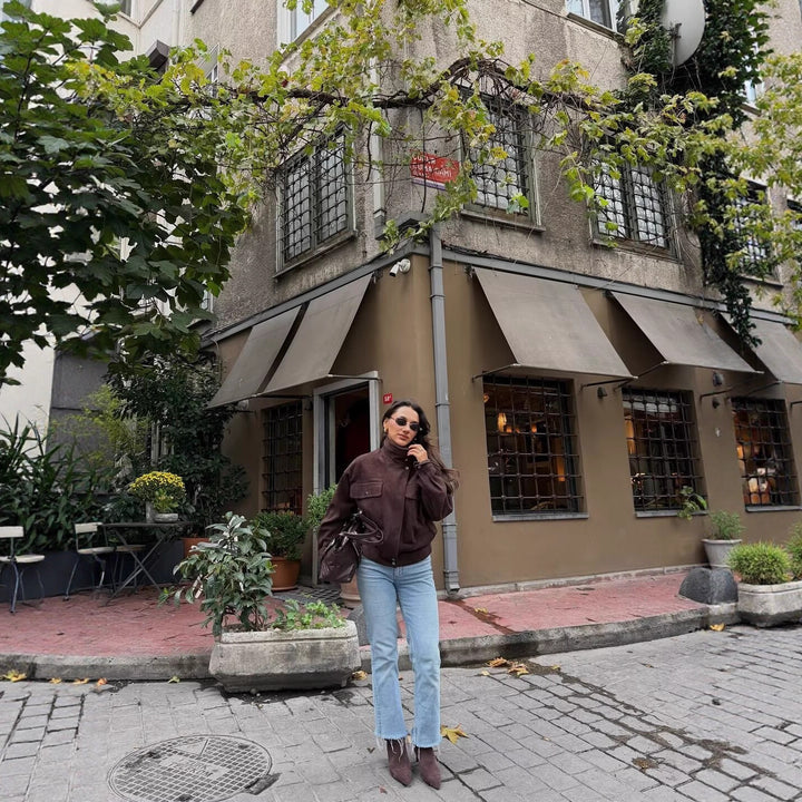 Damen Kurze Boxy‑Jacke in Velourslederoptik mit hohem Funnelkragen Echoarchiv