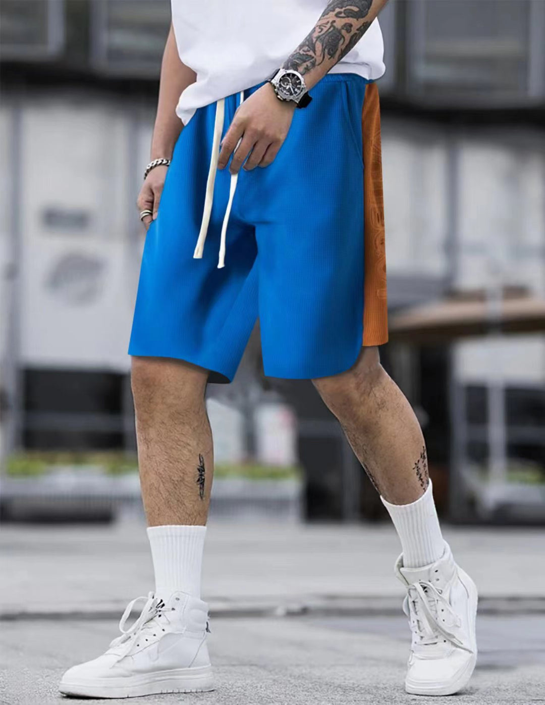 Herren stylische Freizeithose mit atmungsaktiver Struktur und seitlichen Kontraststreifen Echoarchiv