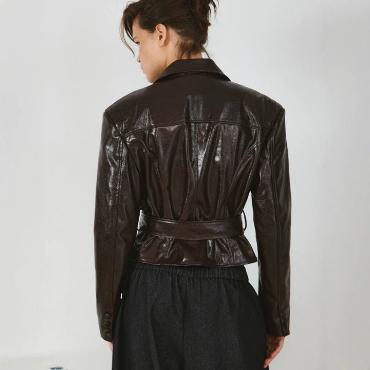 Damen Kurzblazer im Lackleder-Look mit Taillengürtel und fallendem Revers Echoarchiv