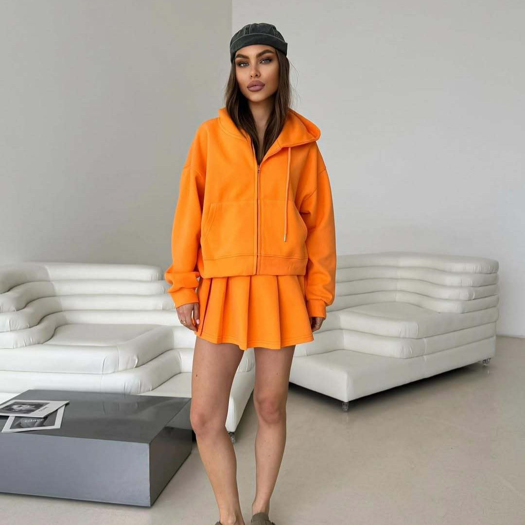 Damen Kurzzip-Kapuzenjacke mit plissiertem Minirock-Lounge-Set – Élanora