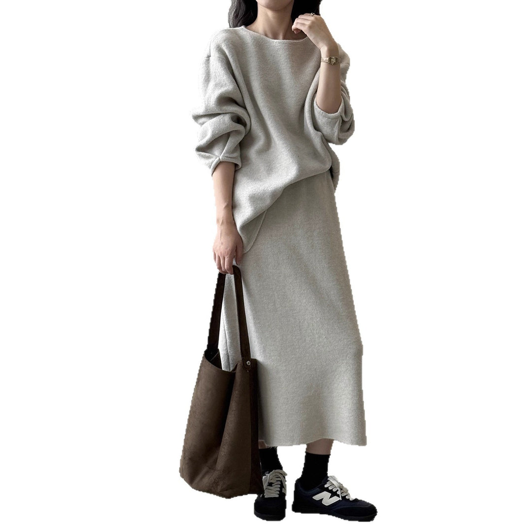 Damen Kuscheliges Strick-Set Oversize-Pullover mit weitem Rundhalsausschnitt und Midirock Echoarchiv