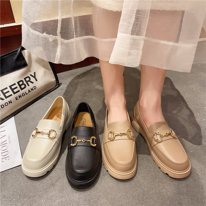 Damen Modische Chunky-Loafer mit profilierter Gummisohle, Kunstleder und dekorativer Metal-Applikation – Lioré