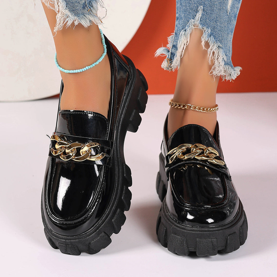Damen nan trendige Lack-Loafer mit grober Profilsohle und goldener Kettenapplikation Echo Archiv