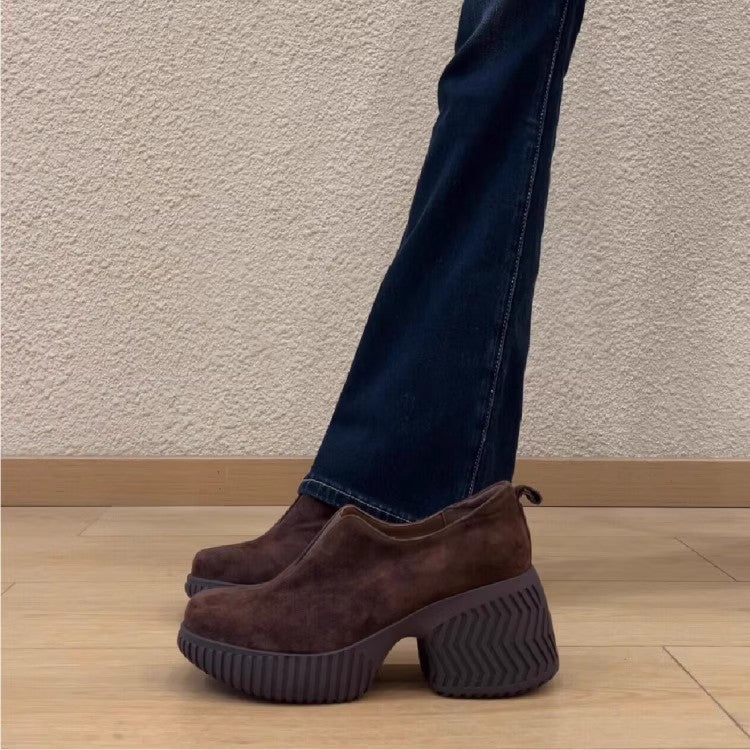 Damen Plateau-Slip-On mit skulpturaler Lug-Sohle und gepolstertem Komfortfußbett Echo Archiv