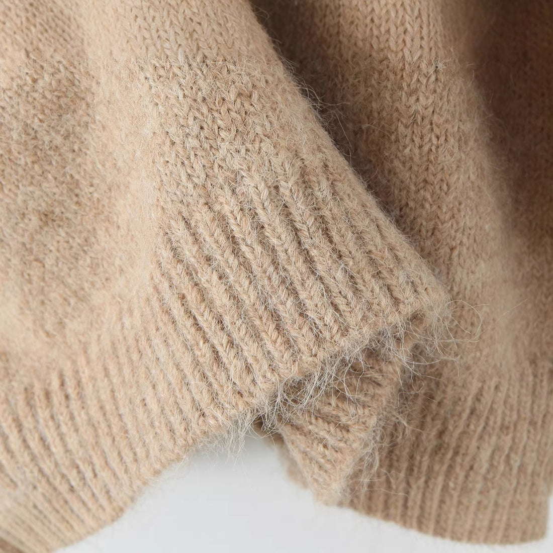 Damen Oversize Strickpullover mit integriertem Schal und weitem Schulterkragen Echoarchiv