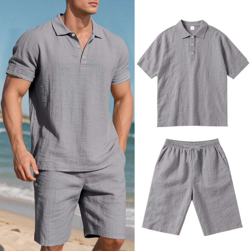 Herren Freizeit-Outfit mit Polohemd und kurzen Hosen Echoarchiv