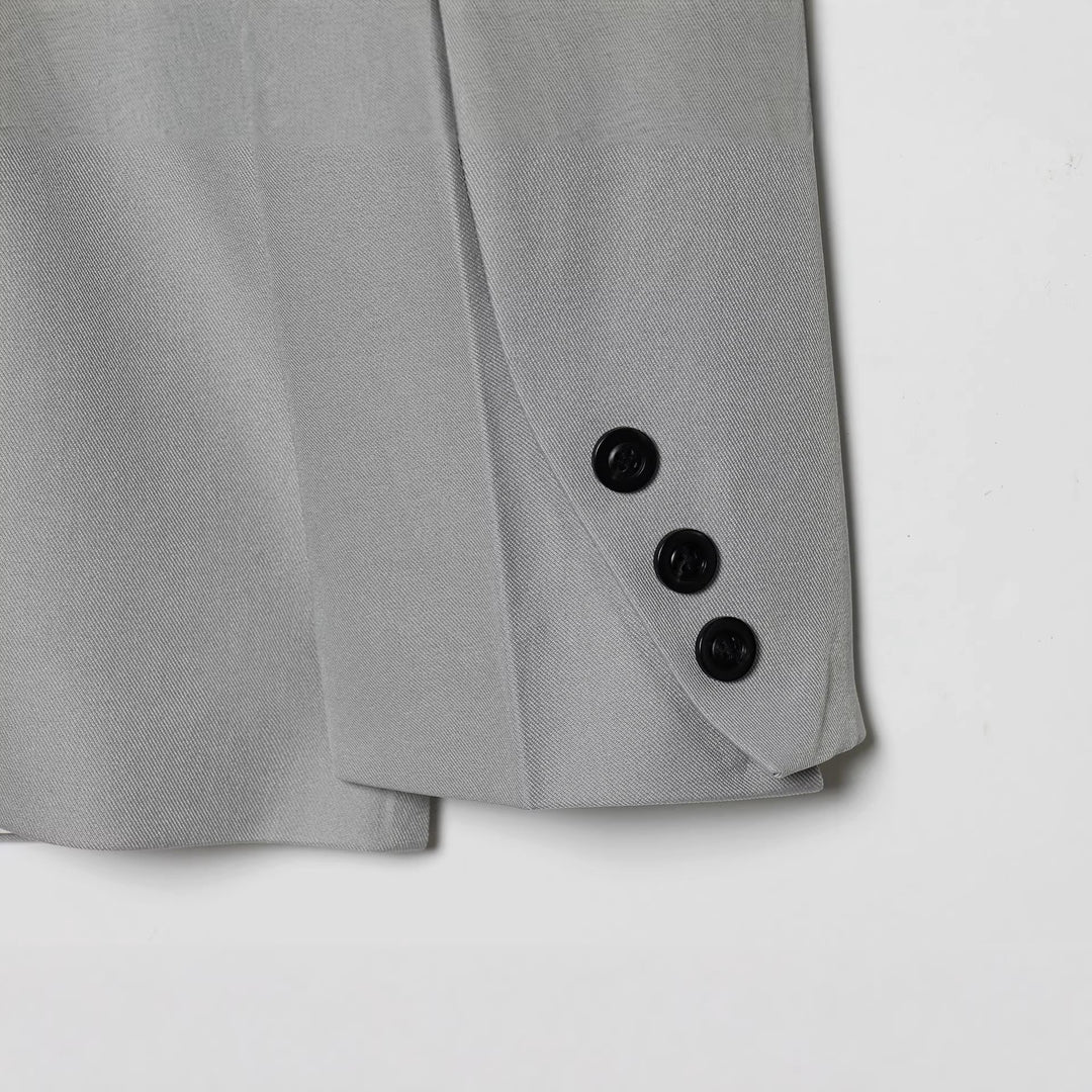 Damen Kurzblazer im minimalistischen Clean‑Look mit Stehkragen und verdeckter Knopfleiste Echoarchiv