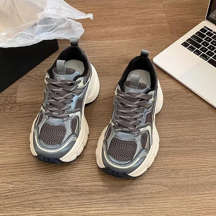 Damen Voluminöse Chunky‑Sneaker mit atmungsaktivem Mesh‑PU‑Mix und skulpturierter Wedge‑Sohle – Névara