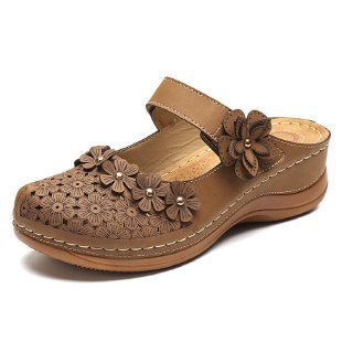 Damen Blumenverzierte Komfort-Pantolette mit Lochmuster, verstellbarem Klettriemen und gepolstertem Fußbett – Sorelia