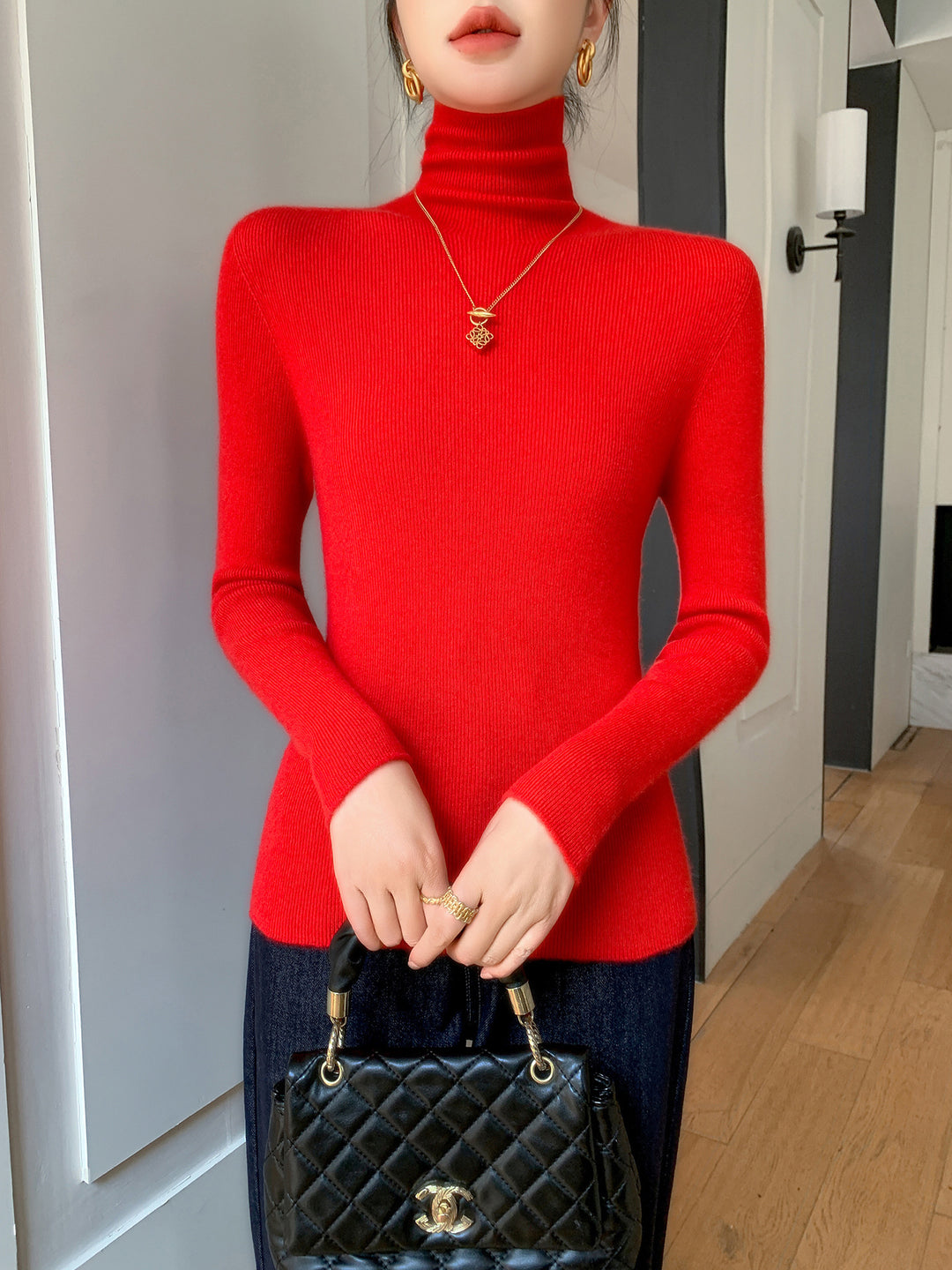 Damen Schlanker Feinstrickpullover mit hohem Rollkragen und feiner Rippstruktur Echoarchiv