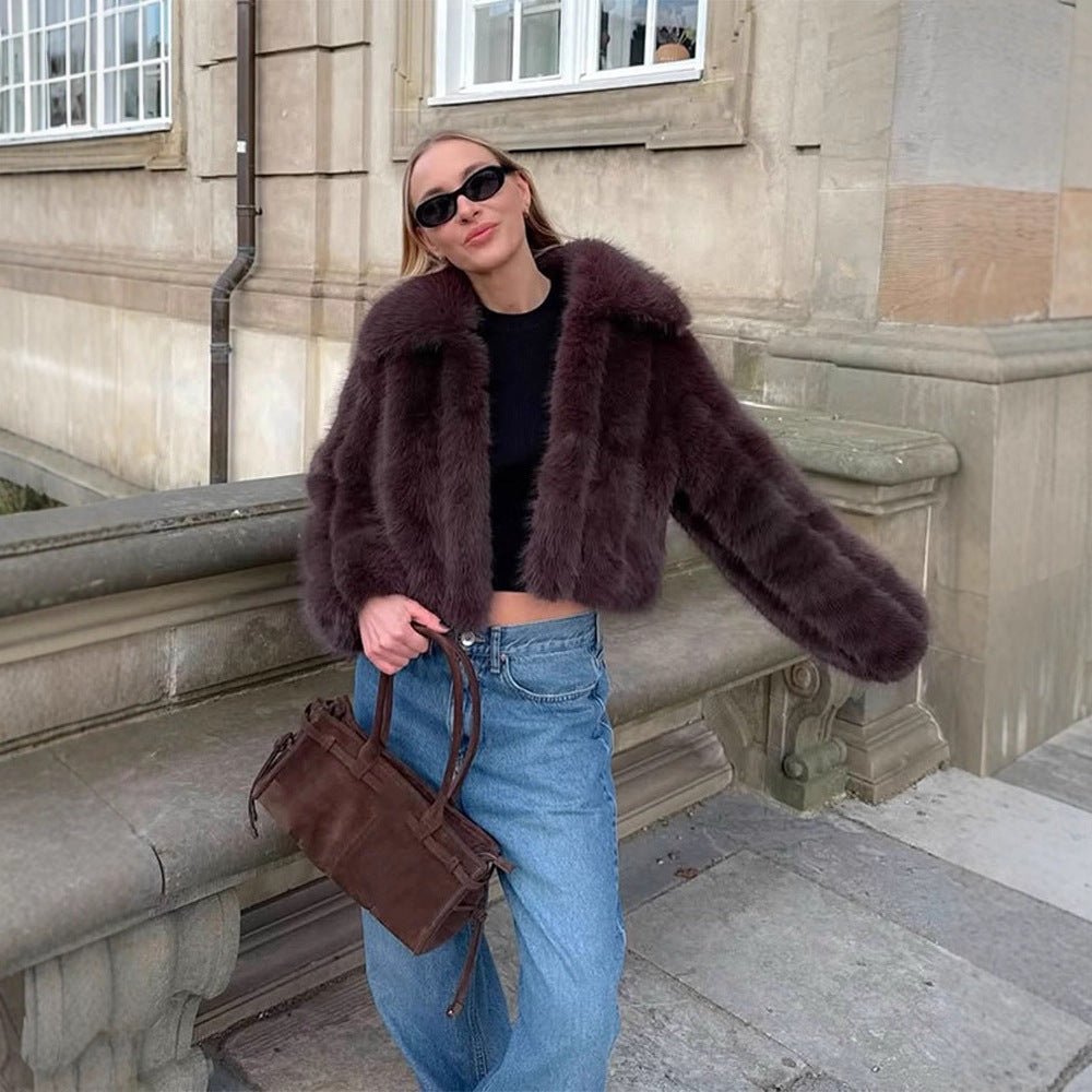 Damen Kurze Cropped-Kunstpelzjacke mit voluminösem Schalkragen und kastiger Silhouette Echoarchiv