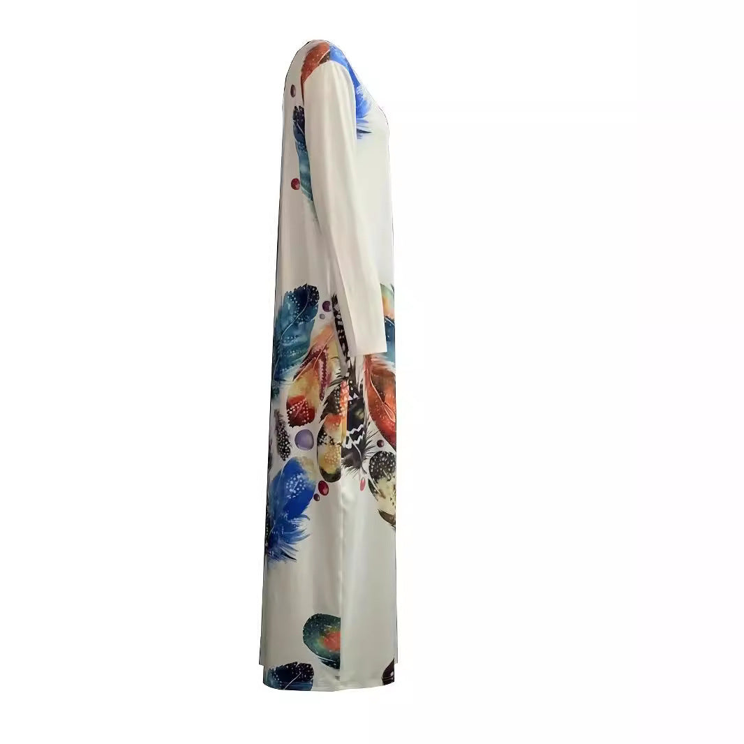 Damen Fließendes Maxikleid mit auffälligem Federmotiv, tiefem Rundhalsausschnitt und Seitentaschen – Valéora