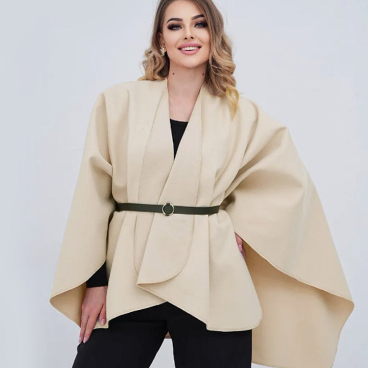 Damen Oversize Filz‑Cape mit Wickeloptik und verdeckter Kantenverarbeitung – Avérine