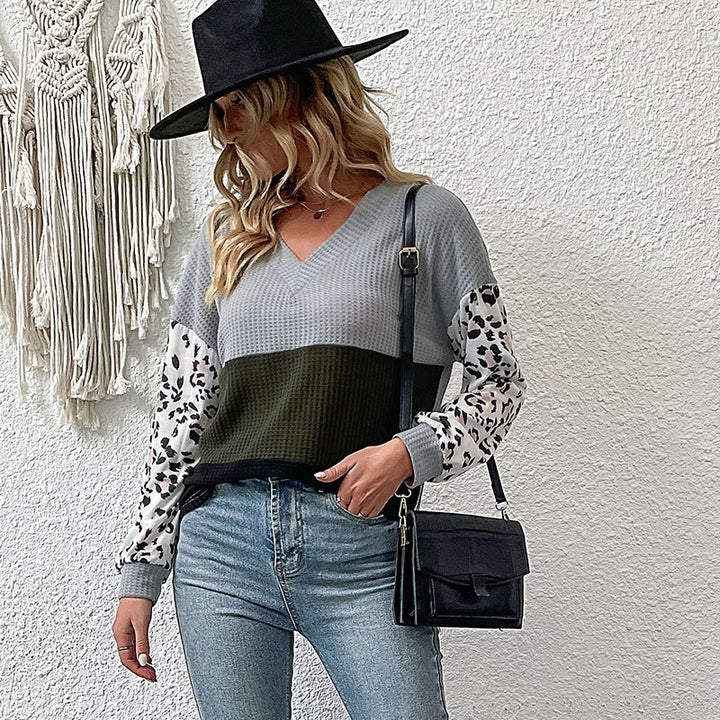 Damen V-Ausschnitt Strickpullover mit Waffelstruktur und Leopardenmuster-Ärmeln Echoarchiv
