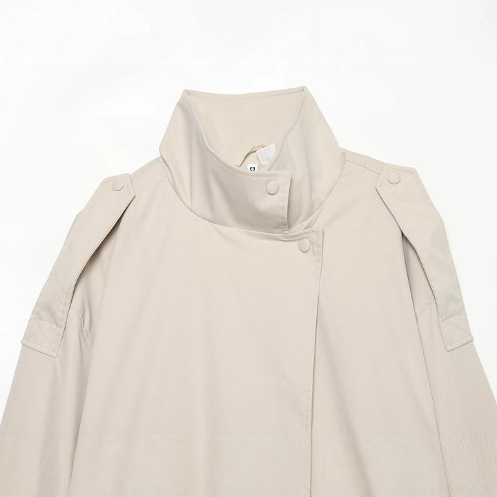 Damen Kurz geschnittene Trench-inspirierte Jacke mit hohem Stehkragen und Taillengürtel Echo Archiv