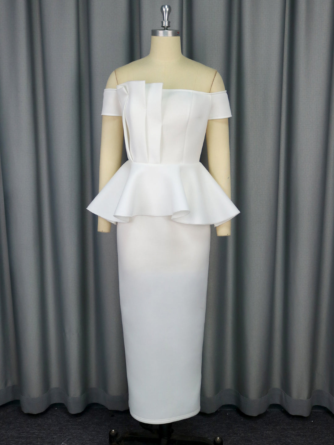 Damen Elegantes Peplum Kleid mit schulterfreiem Oberteil Echo Archiv