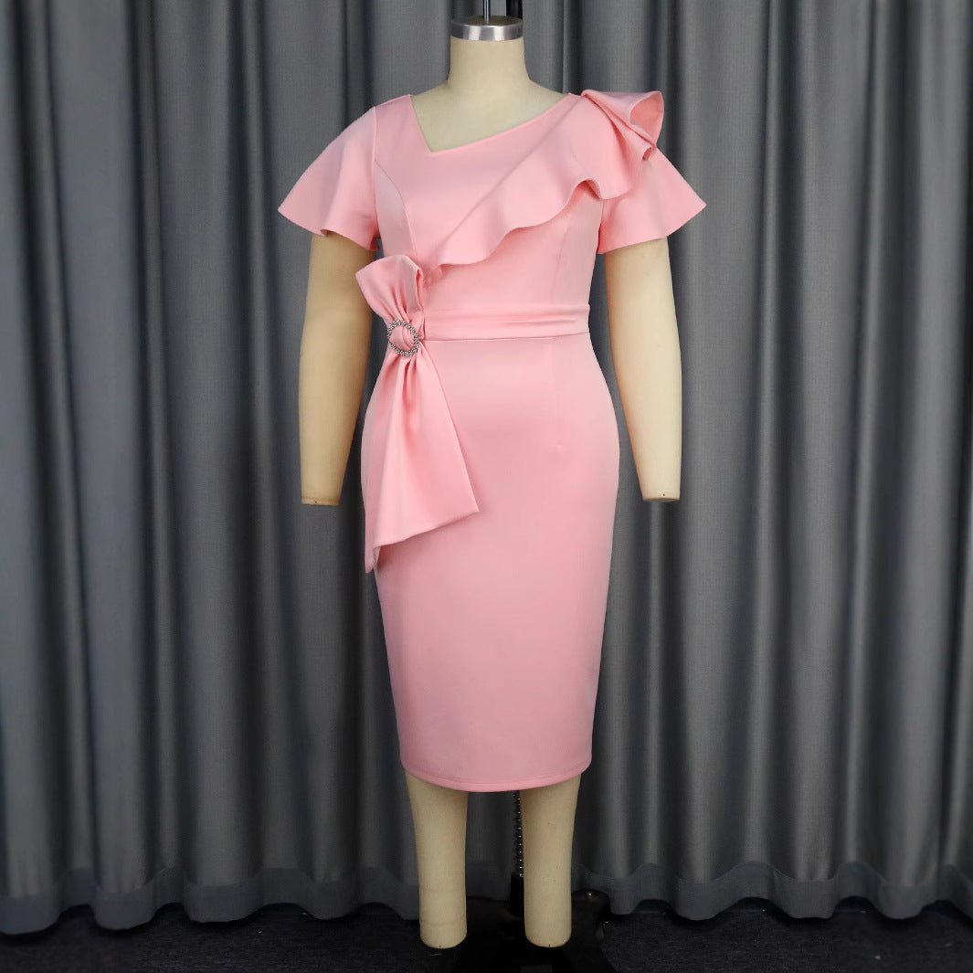 Damen Elegantes und schmeichelndes Abendkleid Echo Archiv