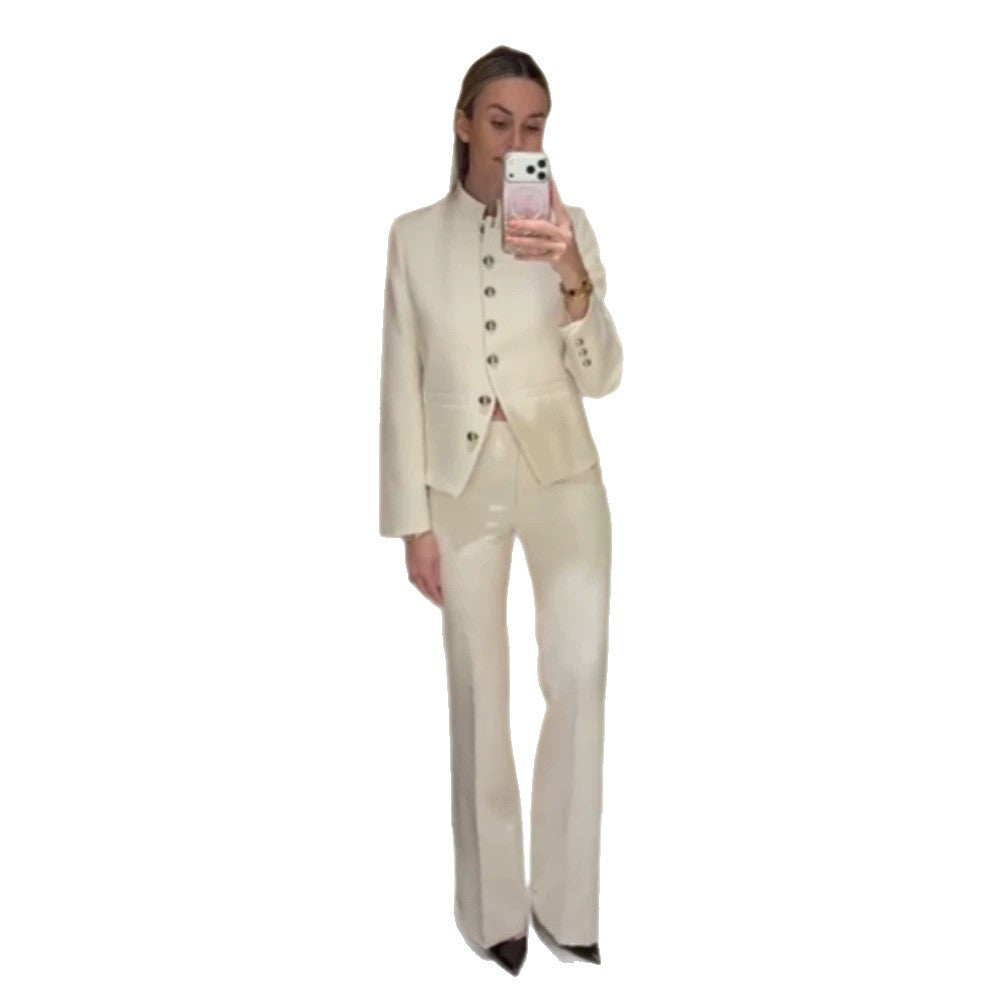 Damen Taillierter Blazer mit Stehkragen und silbernen Schmuckknöpfen Echoarchiv