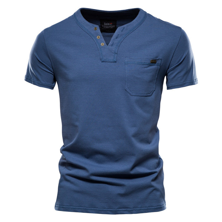 Herren Kurzarm-Shirt mit modernem Henley-Ausschnitt und Brusttasche Echoarchiv