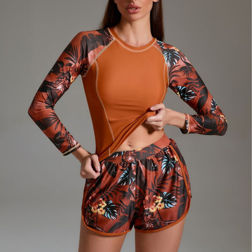 Damen Sportlicher Surf-Look mit langärmligem Oberteil und Shorts Echo Archiv