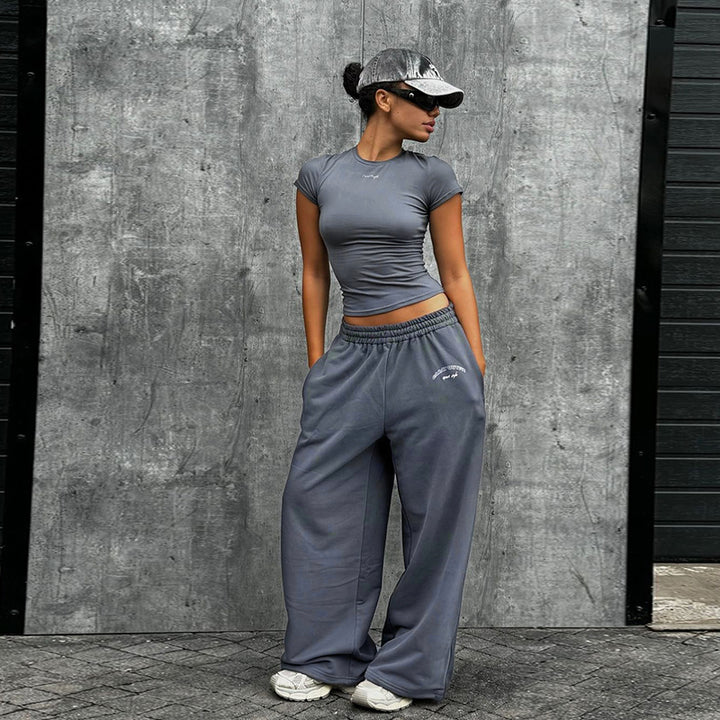Damen Sportliches Set mit Figurbetontem Oberteil und weitem Hosen Echo Archiv