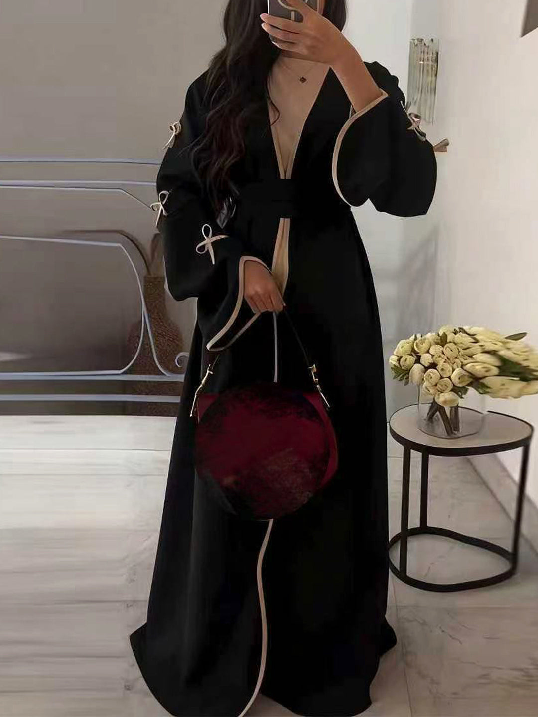 Damen nan elegante Abaya-Kaftan mit weitem Trompetenärmel, kontrastierender Passe und Wickelgürtel Echo Archiv