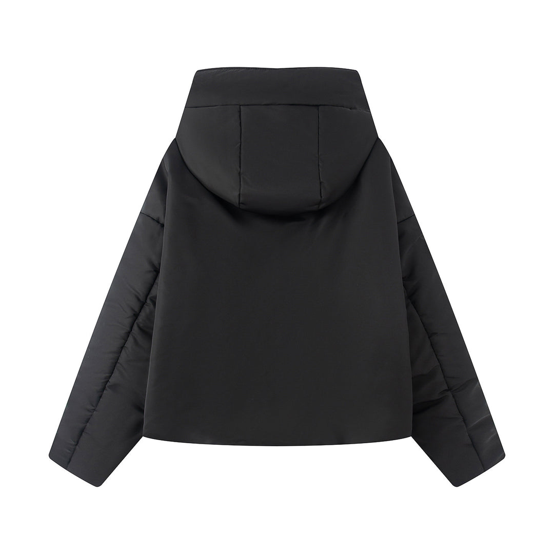 Damen kurz geschnittene Steppjacke mit hohem Stehkragen, weitem Funnel‑Hood und wasserabweisender Oberfläche – Célinea