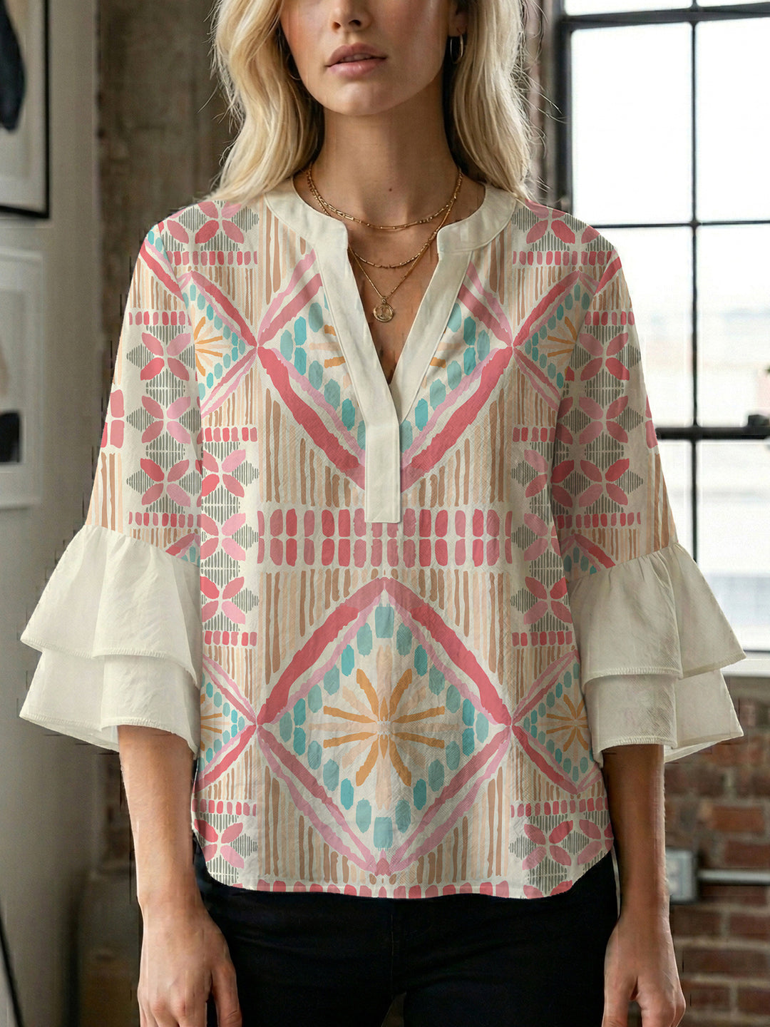 Damen Bluse mit voluminösen Rüschenärmeln und modernem Motiv Echo Archiv