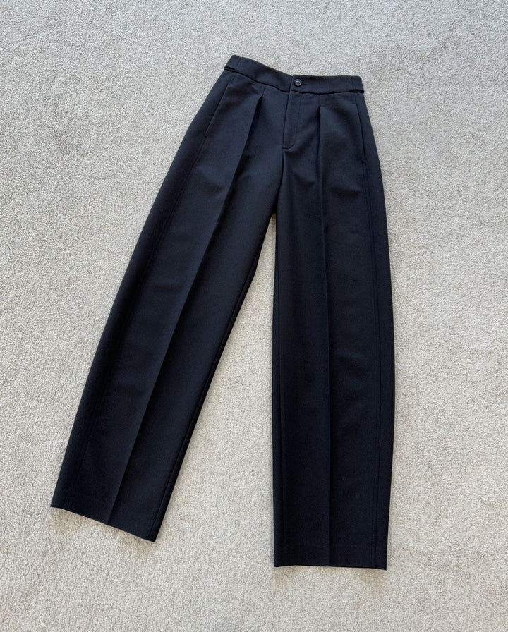 Damen Elegante weite Stoffhose mit Falten Echoarchiv