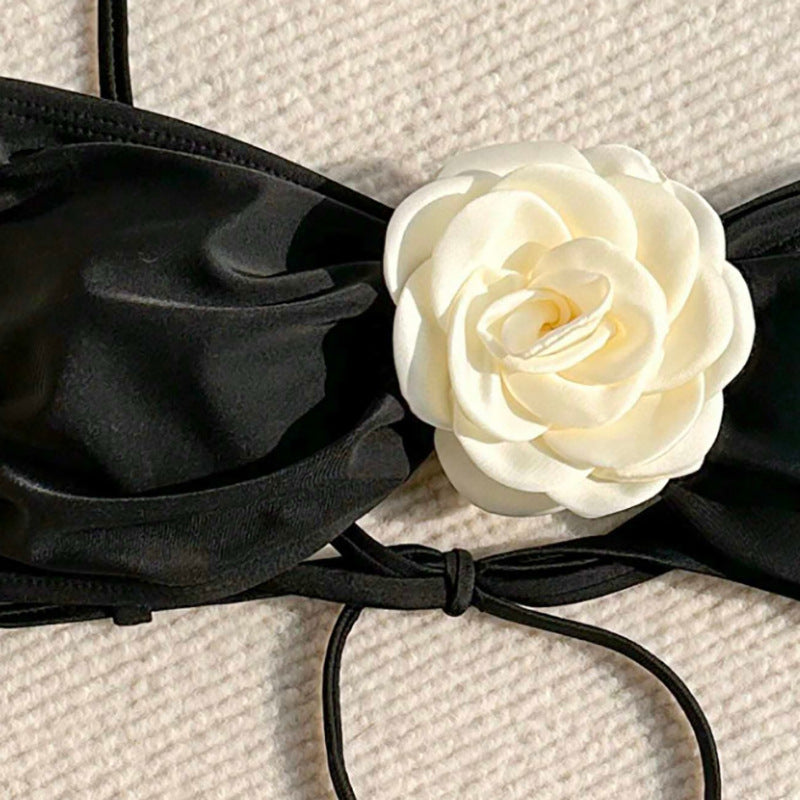 Damen Eleganter Bikini mit floralem Dekor Echo Archiv